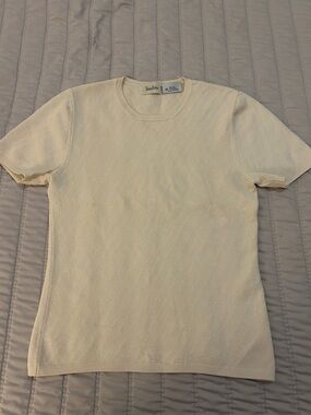 Neiman Marcus Silk Crew Neck Shirt Sleeve Sweater. Size M